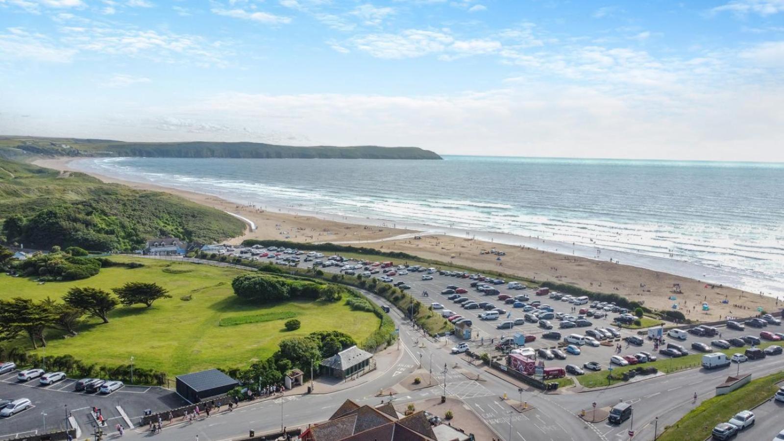 Byron - Luxury Self-Catering Coastal Apartment At The Heart Of Woolacombe With Heated Indoor Pool & Gym - 4 Minutes Walk To Beach! 6 Middlecombe Bagian luar foto